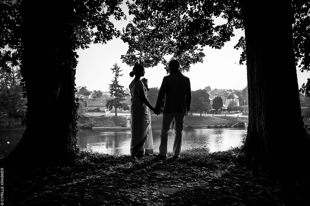 Séance photo couple mariage noir et blanc