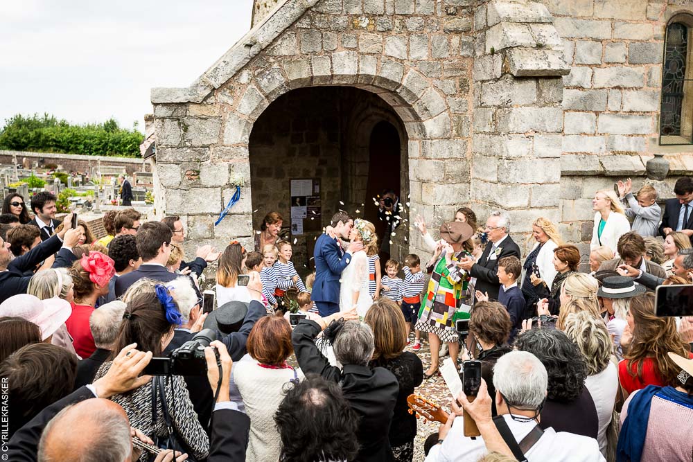 mariage sortie mairie fleurs pétales