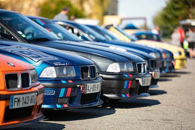 Photographe de voiture de luxe – portrait en extérieur