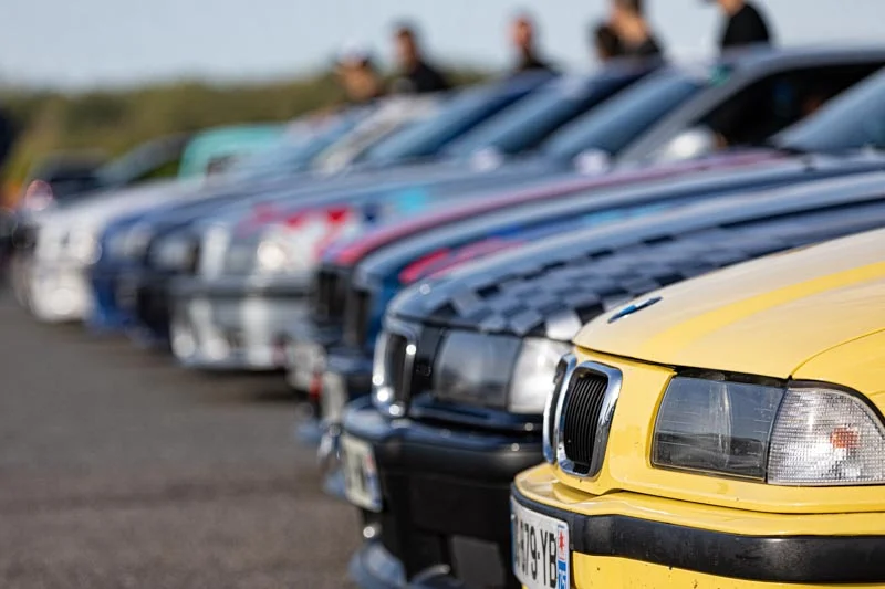 Photographe de voiture de luxe – portrait en extérieur