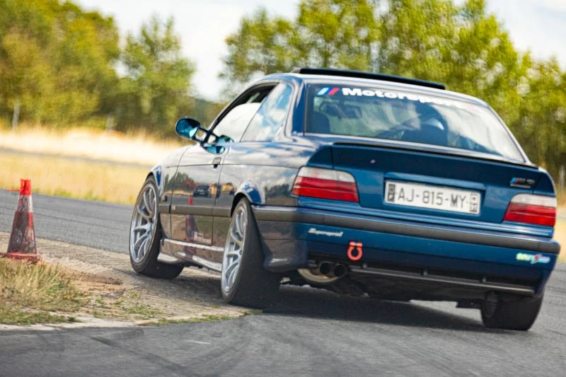 Photographe de voiture de luxe – visuel professionnel