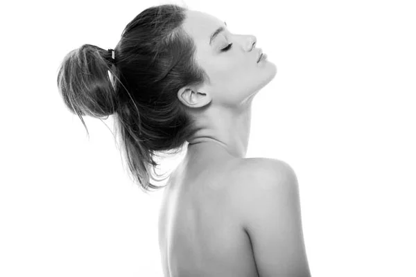Shooting photo glamour à Paris – portrait noir et blanc