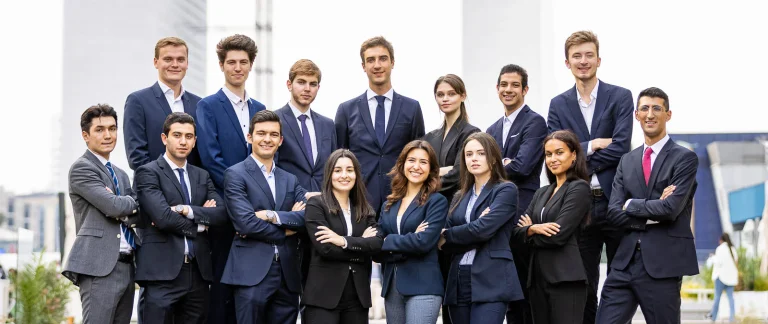 Photo d’équipe en entreprise – portrait bras croisés Photo d’équipe en entreprise – portrait bras croisés