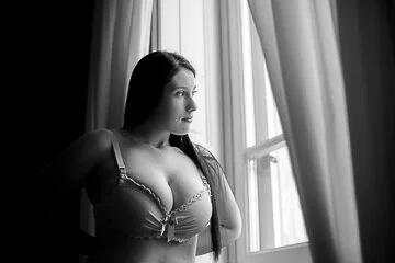 Photographe boudoir Paris – portrait noir et blanc