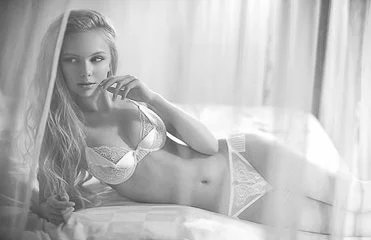 Photographe boudoir Paris – portrait noir et blanc