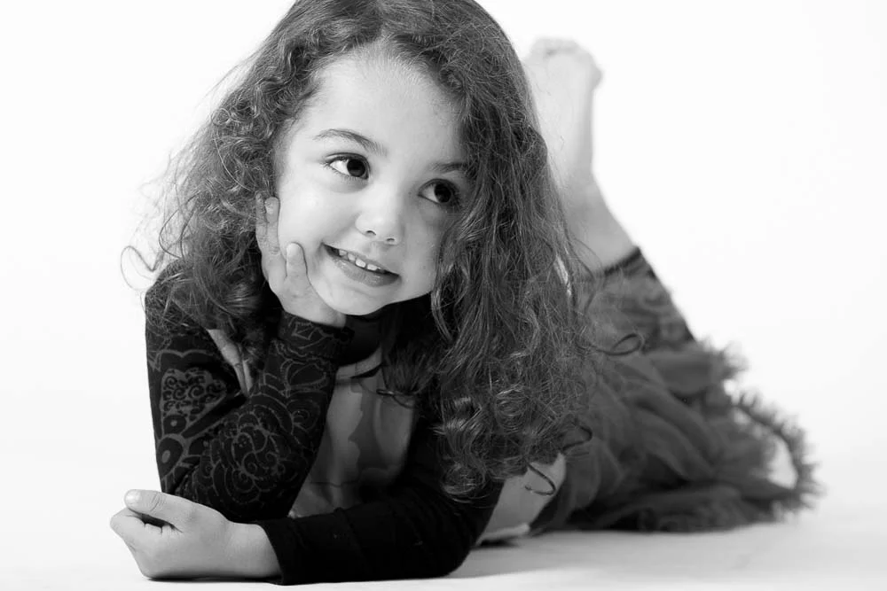 Photographe studio famille à Paris – portrait noir et blanc