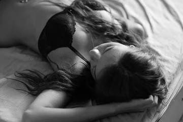 Photographe boudoir Paris – portrait noir et blanc