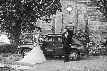 Photographe de voiture de luxe – portrait en costume