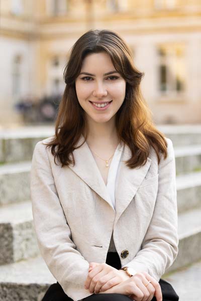 Photo corporate femme – portrait en extérieur