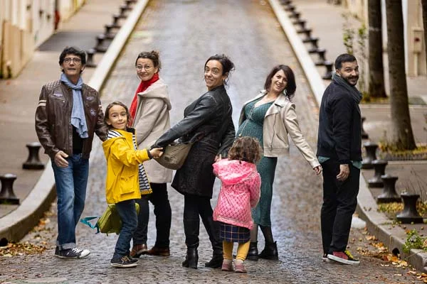 Photographe studio famille à Paris – portrait en extérieur