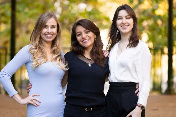 Photographie corporate en équipe – portrait en extérieur