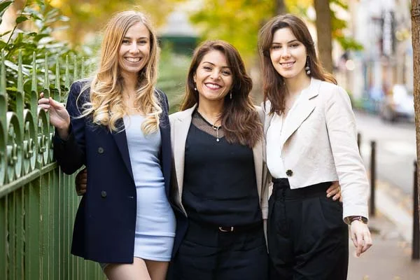 Photographie corporate en équipe – portrait en extérieur