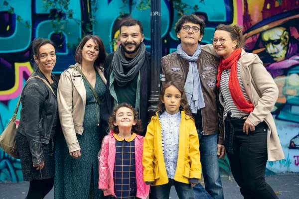 Photographe studio famille à Paris – portrait en extérieur