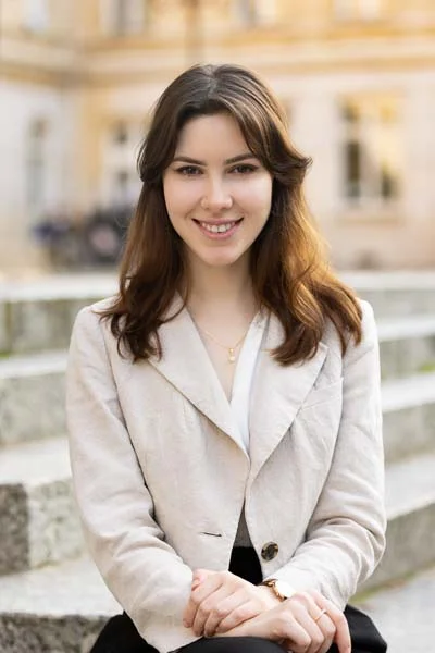 Shooting photo femme Paris – portrait en extérieur