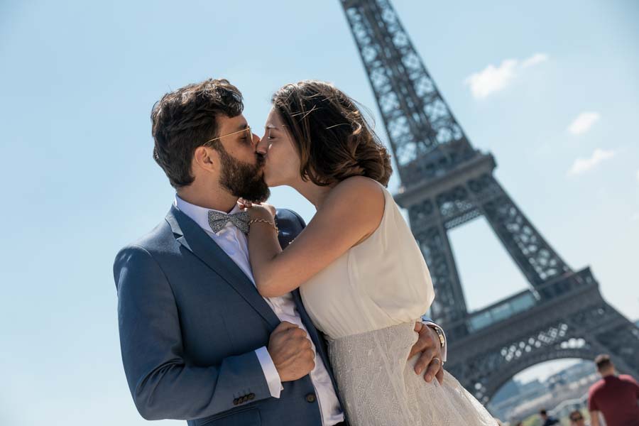 Shooting photo couple tour Eiffel