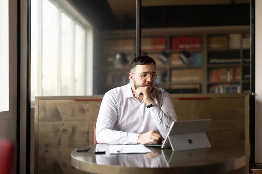 Photographe avocat – portrait avec lunettes