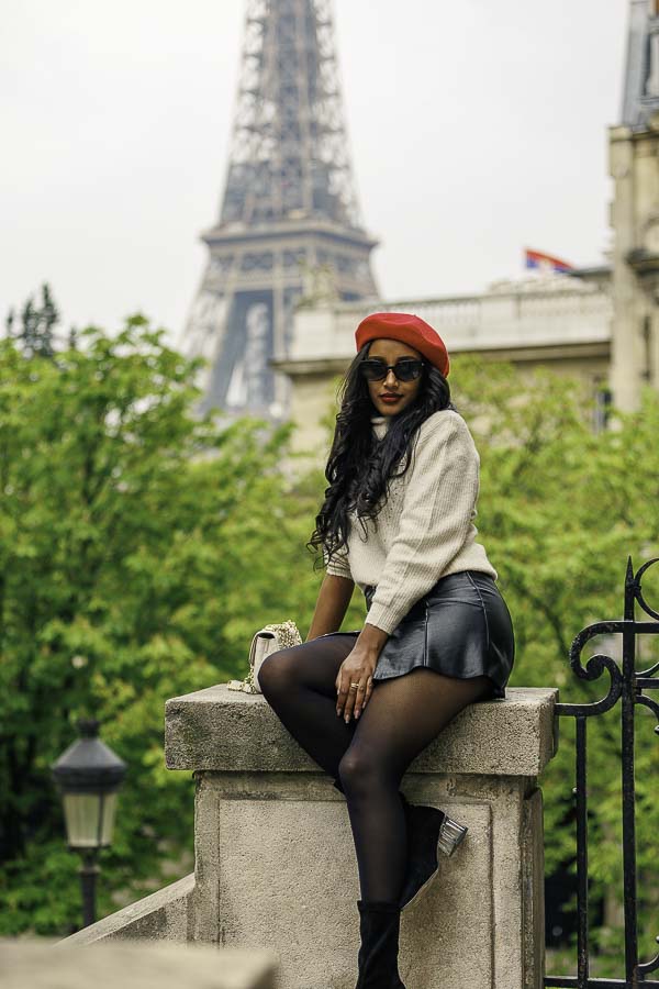 Shooting photo en extérieur a Paris tour Effel influenceuse