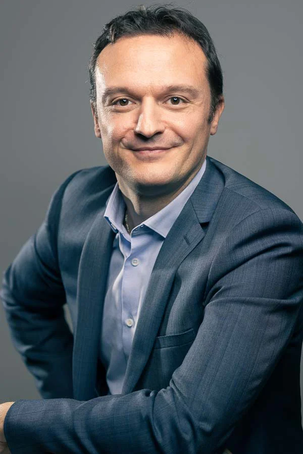 Photo de profil LinkedIn – portrait en costume Photo de profil LinkedIn – portrait en costume
