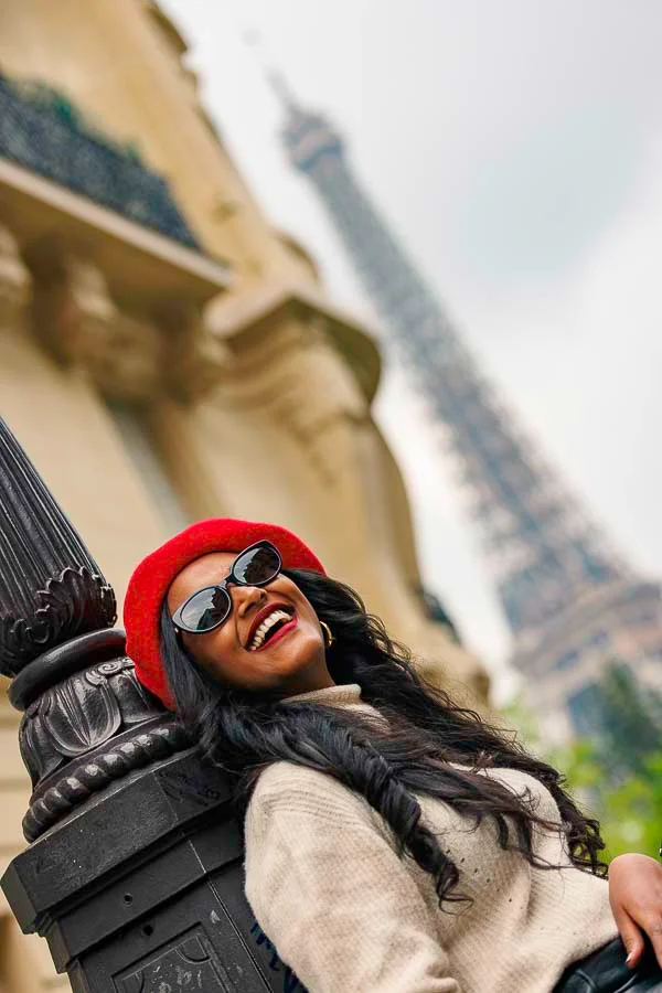 Photographe pour influenceuse et influenceur – avec lunettes