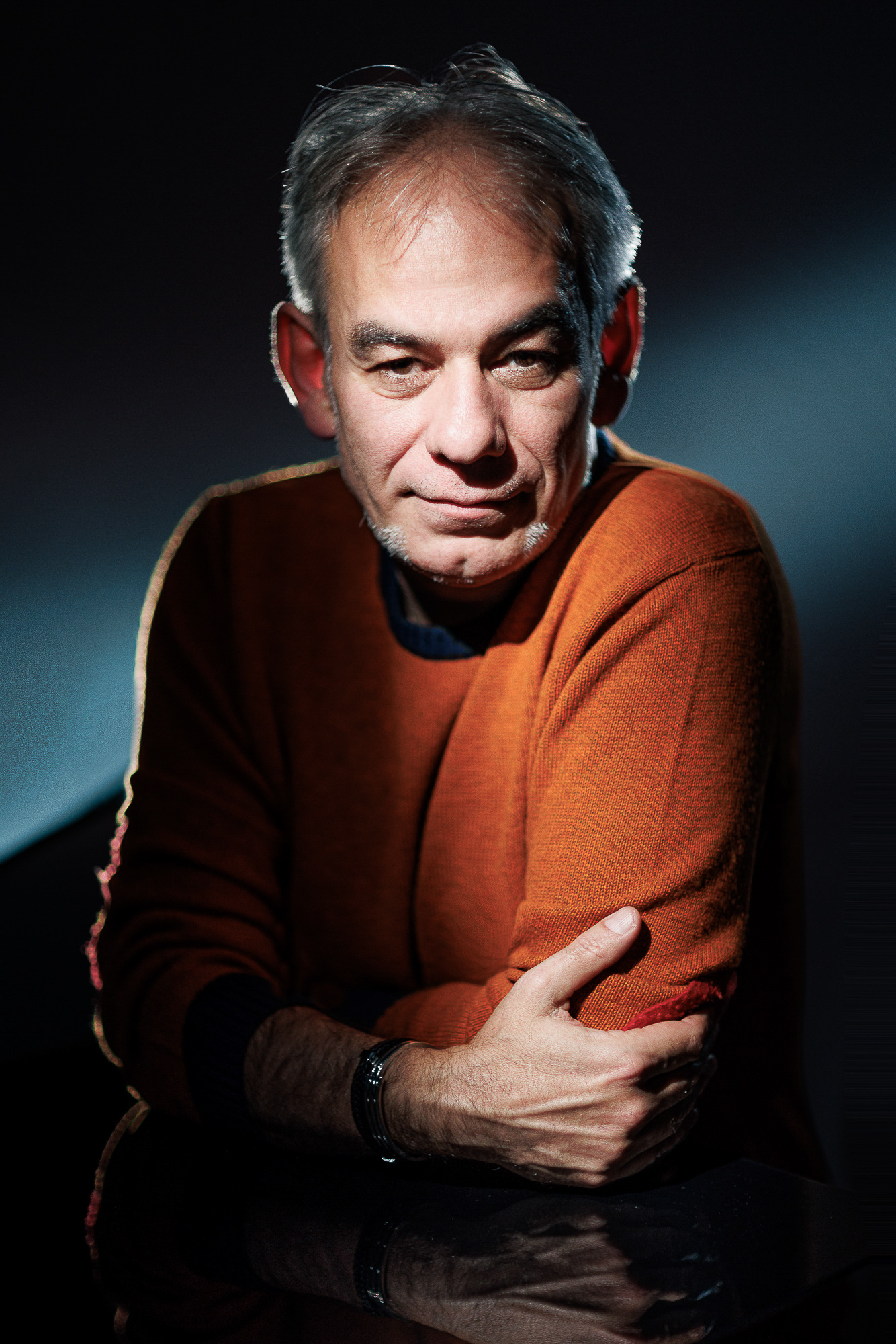 Portrait intemporel – élégance rétro corporate Portrait intemporel – élégance rétro corporate