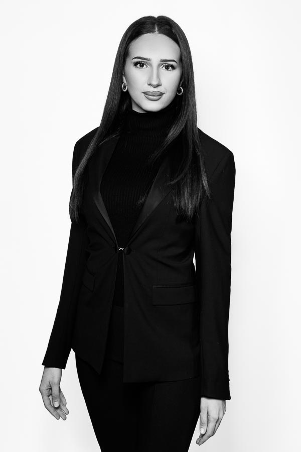 Studio PNC – photo plan américain pour candidature hôtesse Studio PNC – photo plan américain pour candidature hôtesse