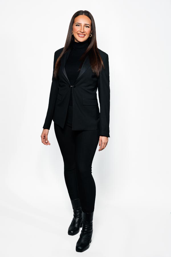 Photo studio plein pied d'une hôtesse de l'air PNC Photo studio plein pied d'une hôtesse de l'air PNC