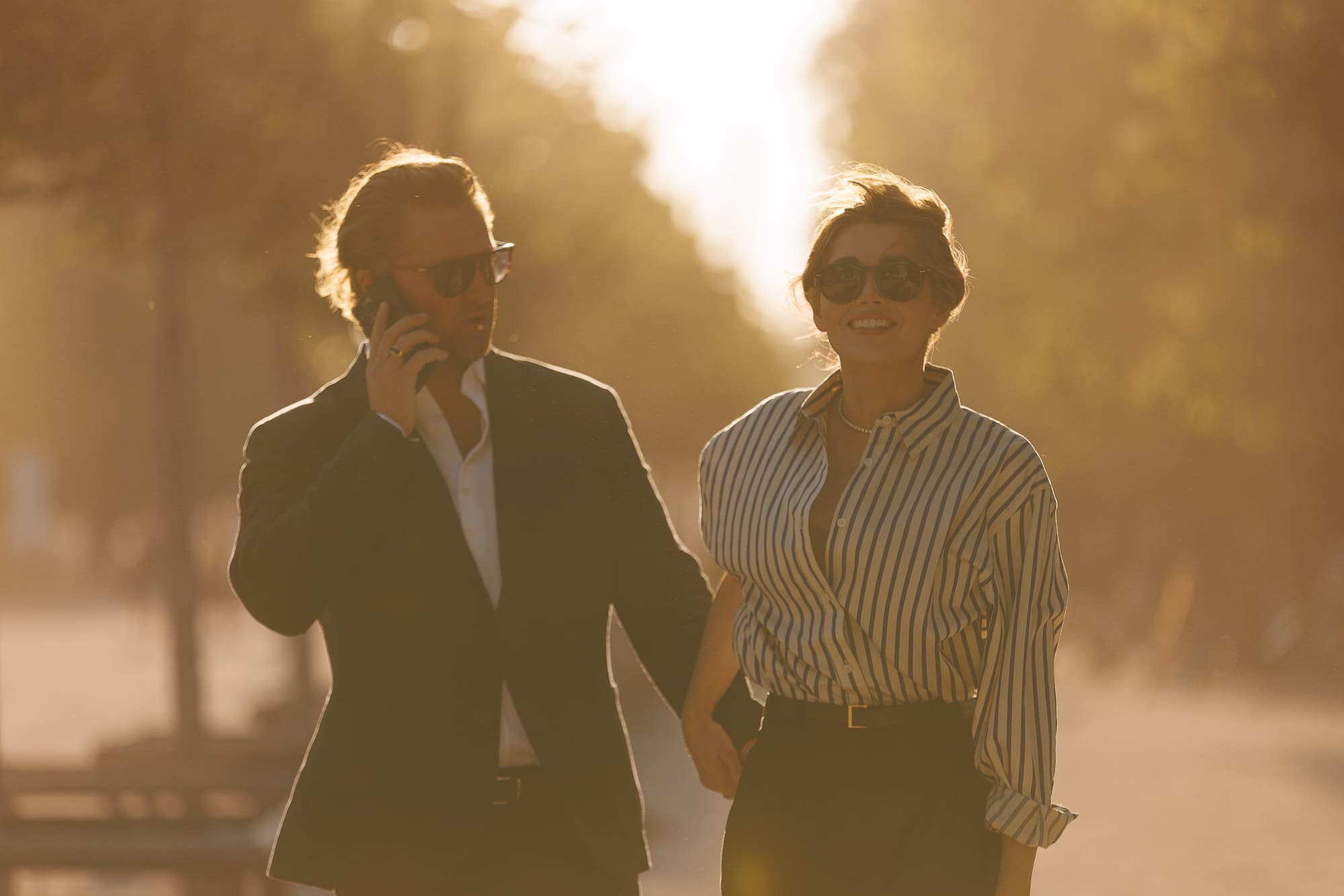Shooting couple naturel dans un parc Shooting couple naturel dans un parc
