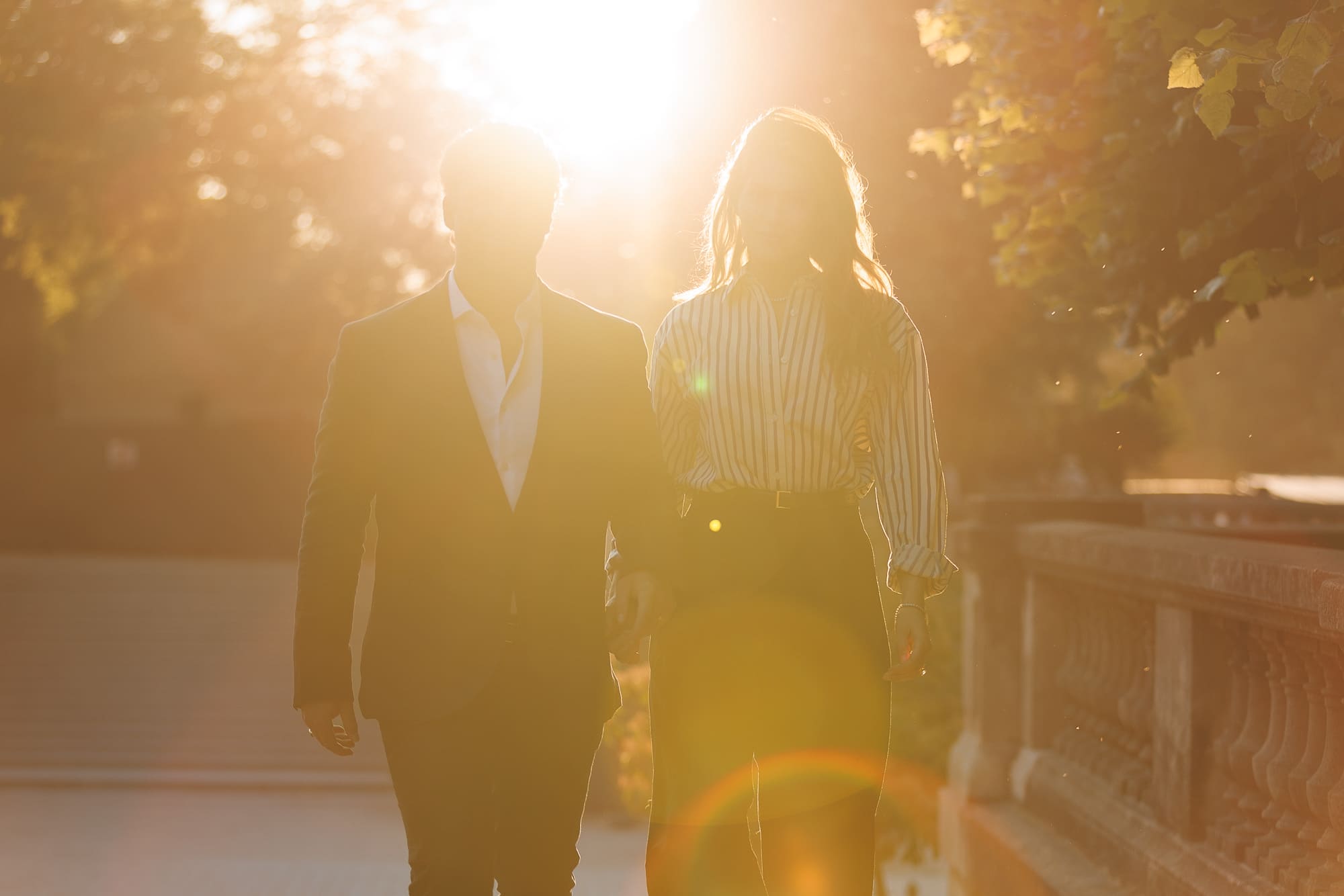 Photographe lifestyle Paris – couple dans la verdure Photographe lifestyle Paris – couple dans la verdure