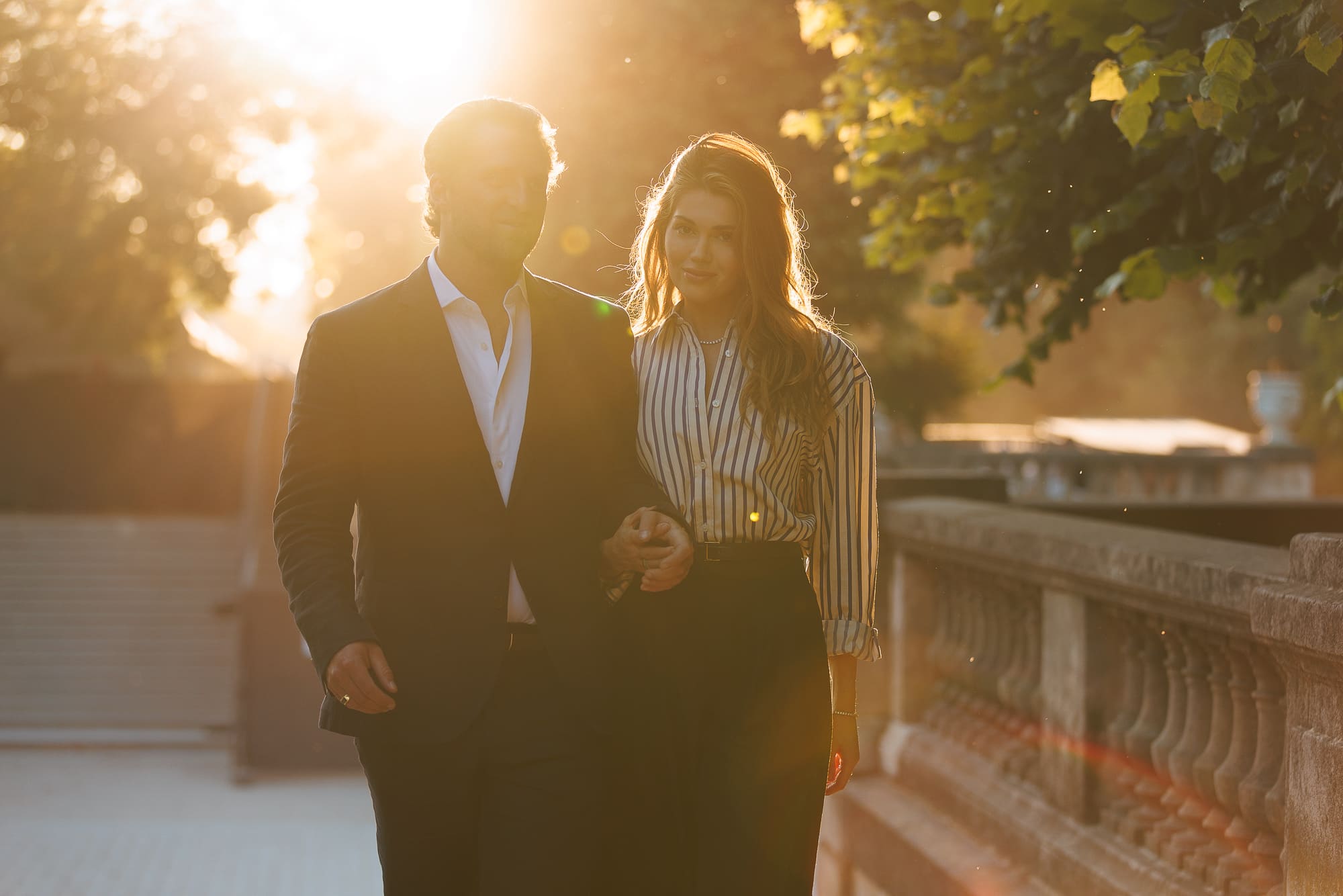 Shooting couple naturel dans un parc Shooting couple naturel dans un parc