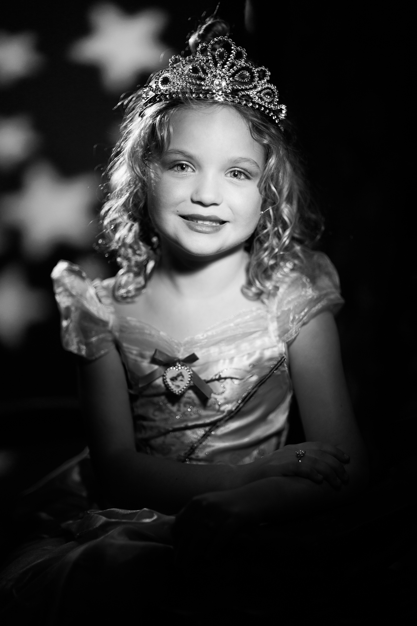 Portrait fille élégante – style rétro revisité Portrait fille élégante – style rétro revisité