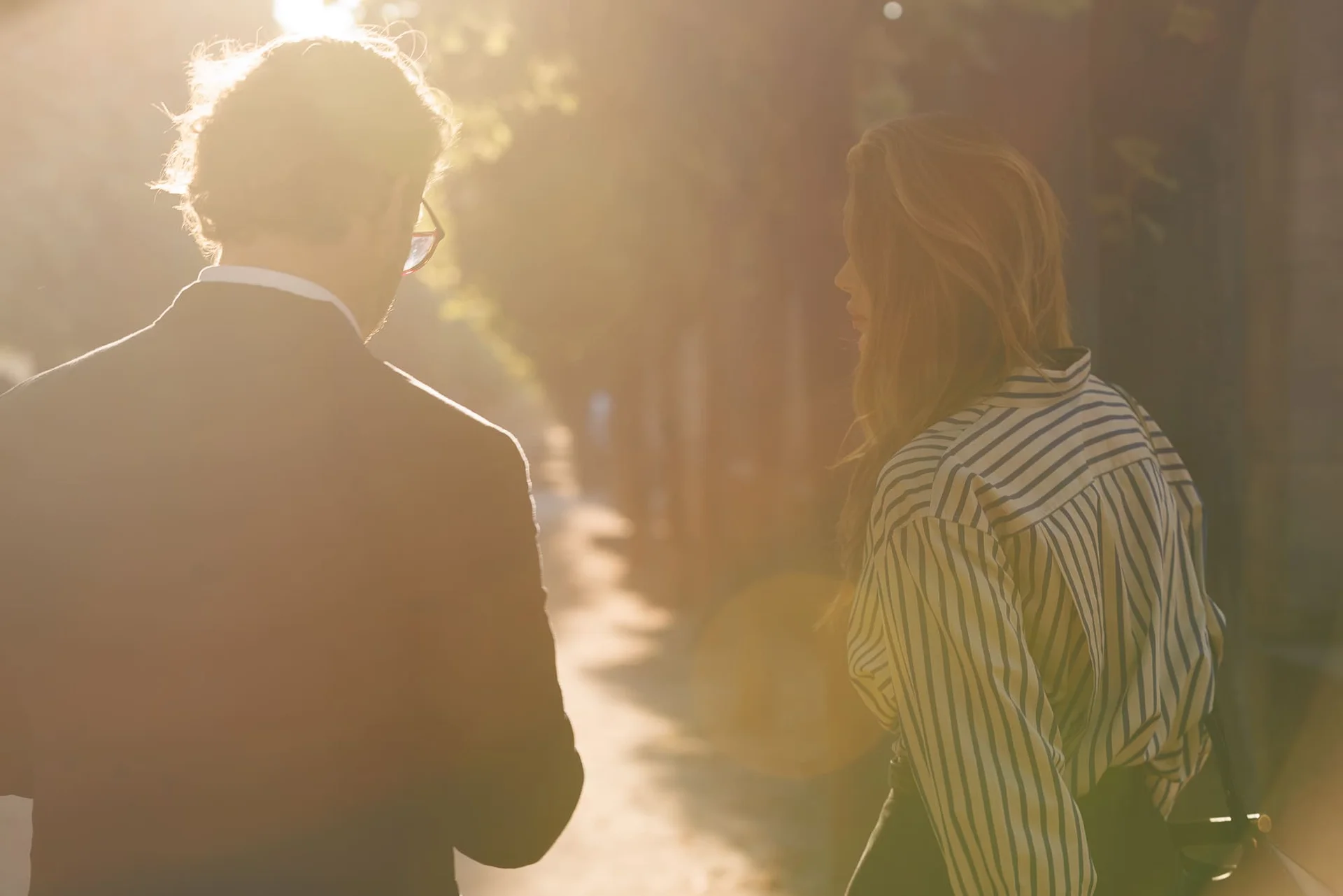 Photographe engagement Paris – portrait avec lunettes