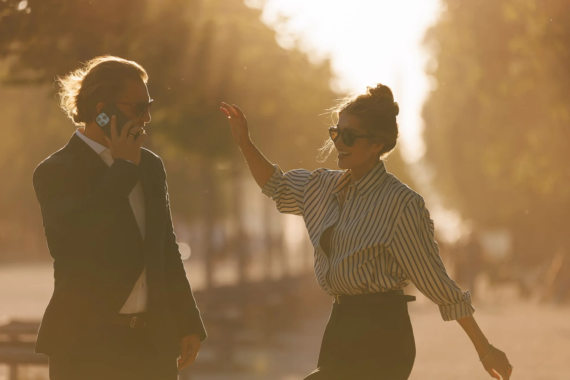 Photographe golden hour Paris – portrait avec lunettes