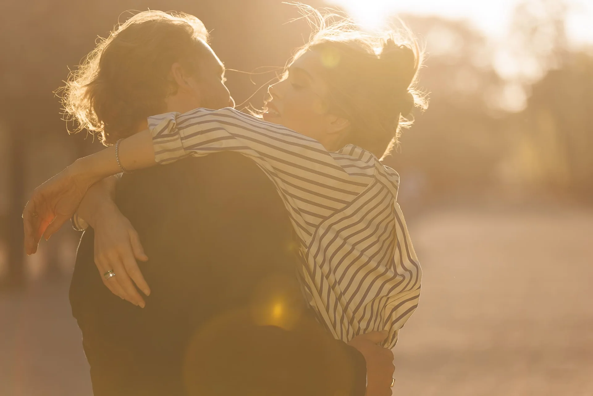 Photographe golden hour Paris – portrait professionnel