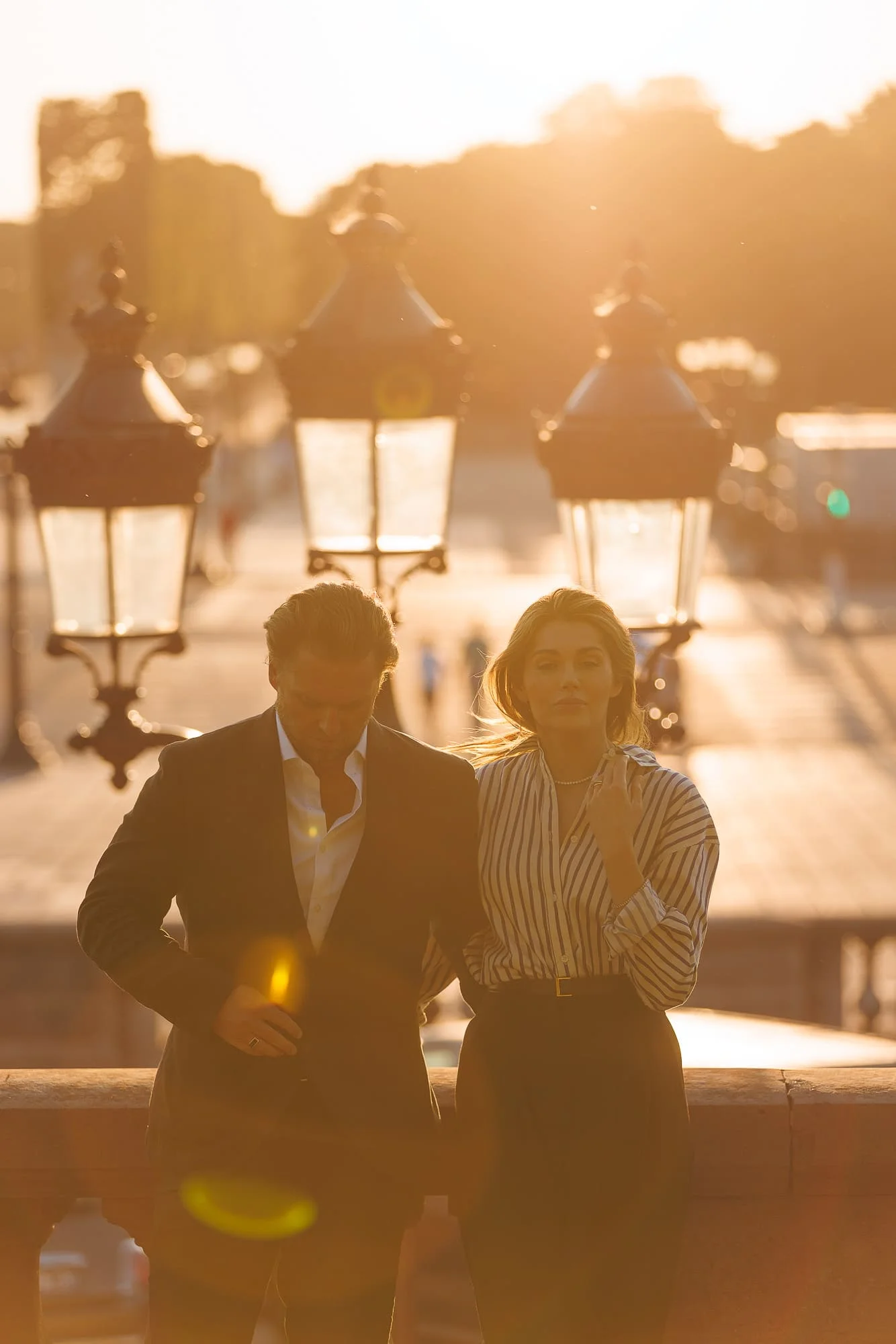 Photographe golden hour Paris – portrait en extérieur