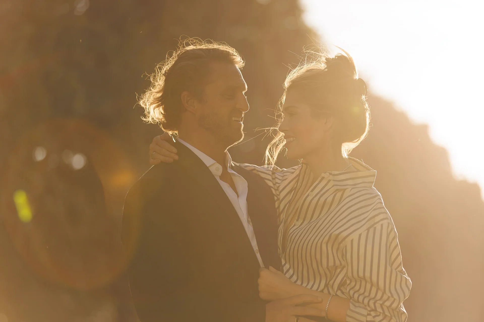 Photographe golden hour Paris – portrait en extérieur
