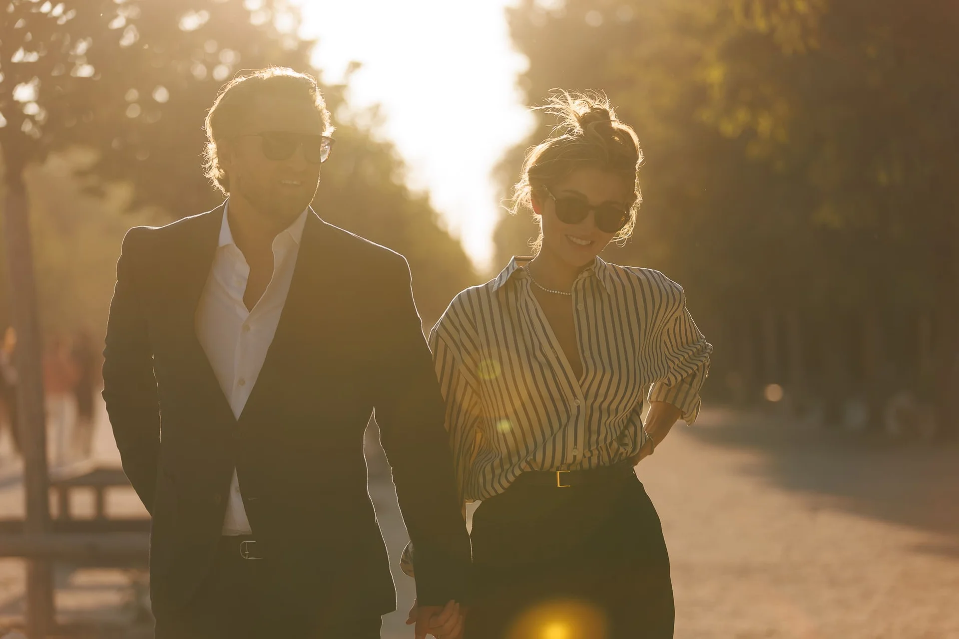 Photographe golden hour Paris – portrait avec lunettes