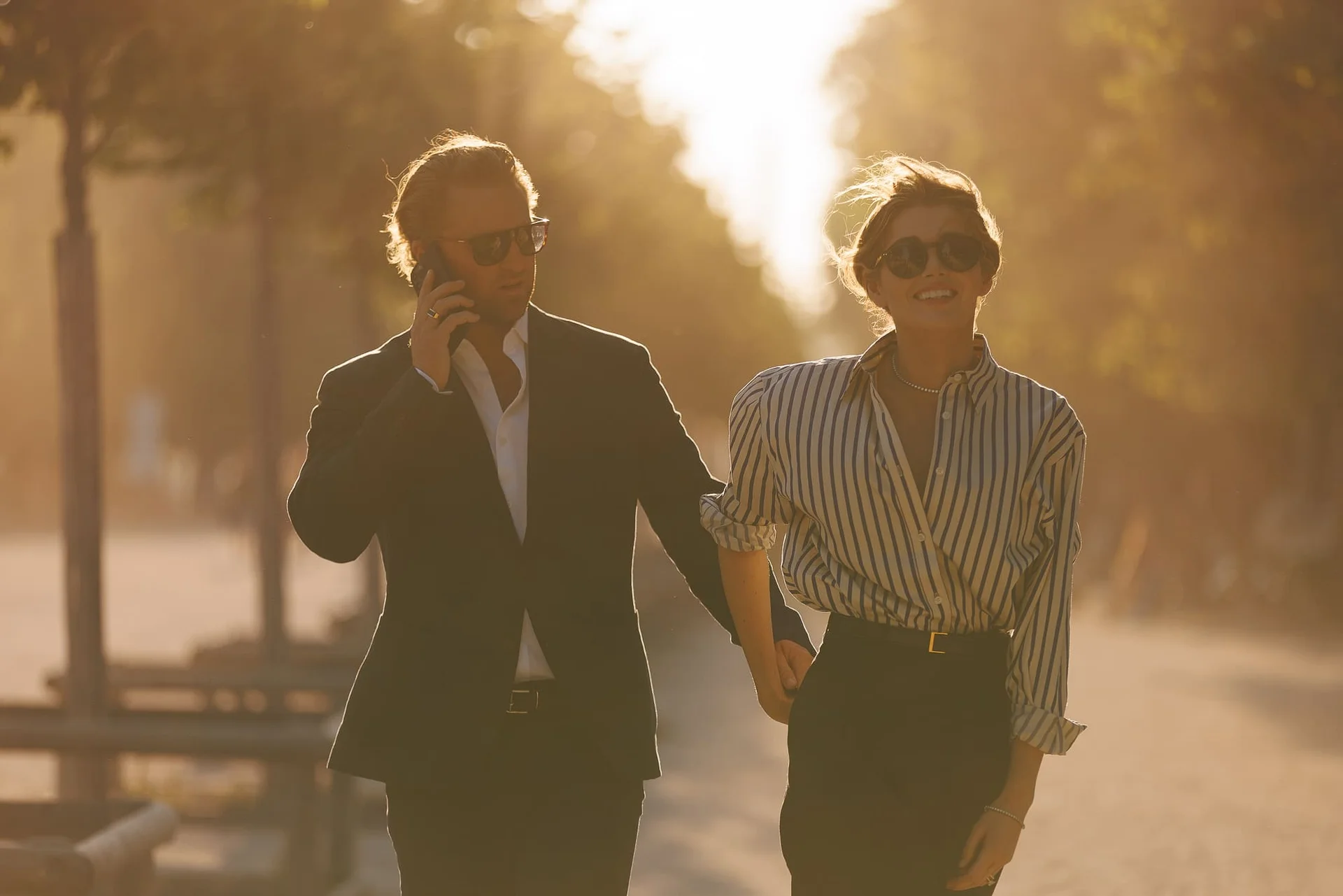 Photographe golden hour Paris – portrait avec lunettes