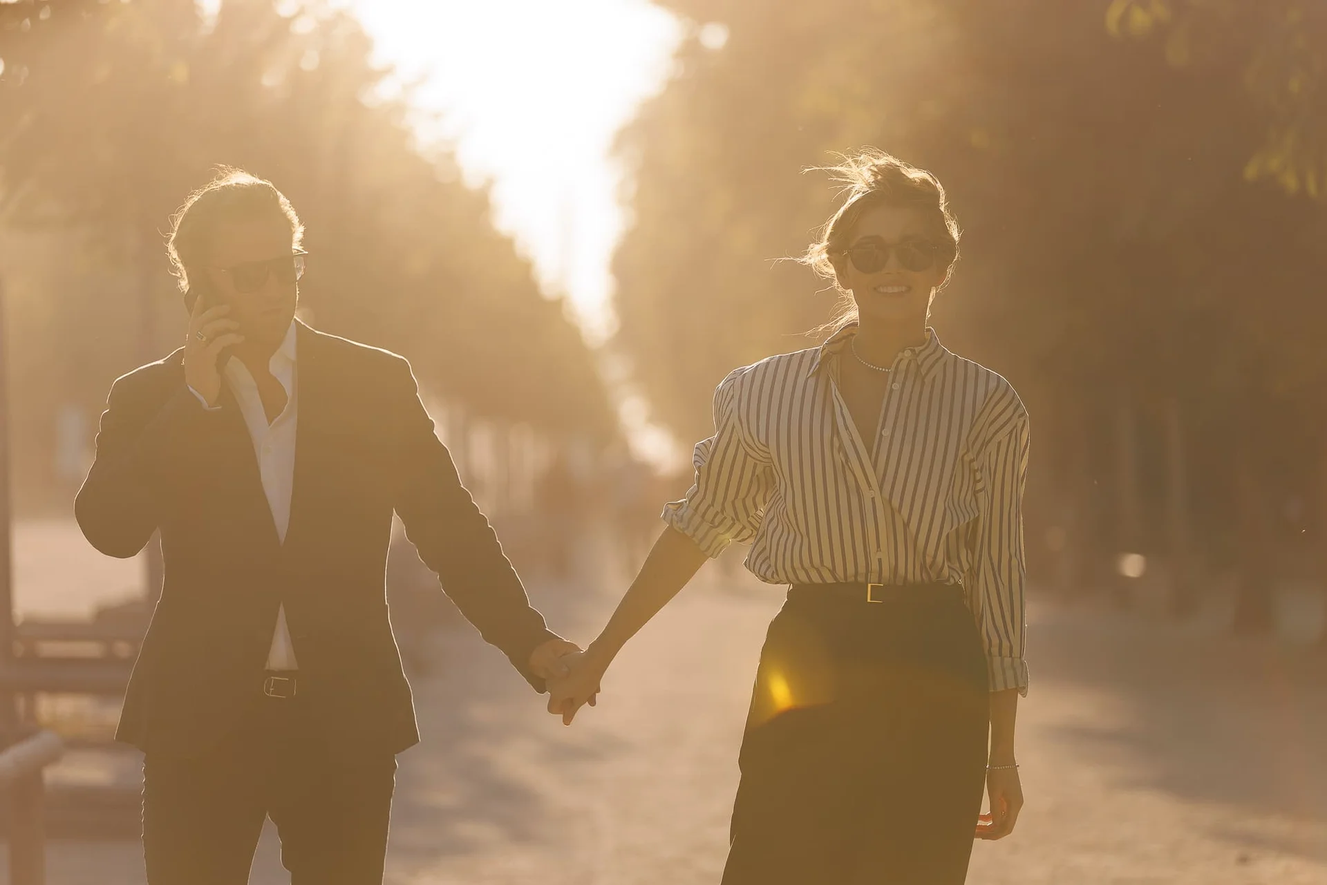 Photographe golden hour Paris – portrait avec lunettes