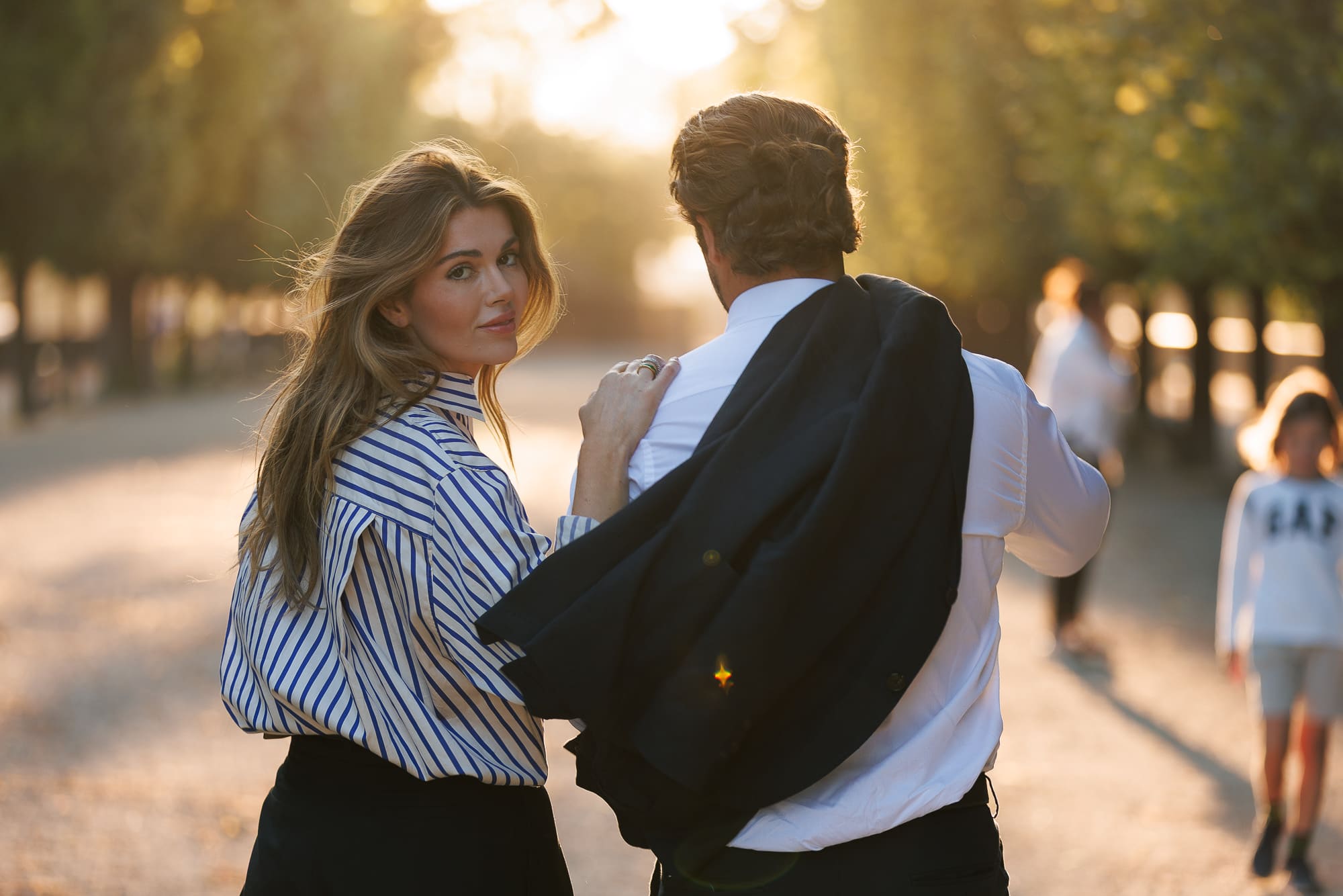 Photographe de shooting à Paris – portrait en tenue sombre