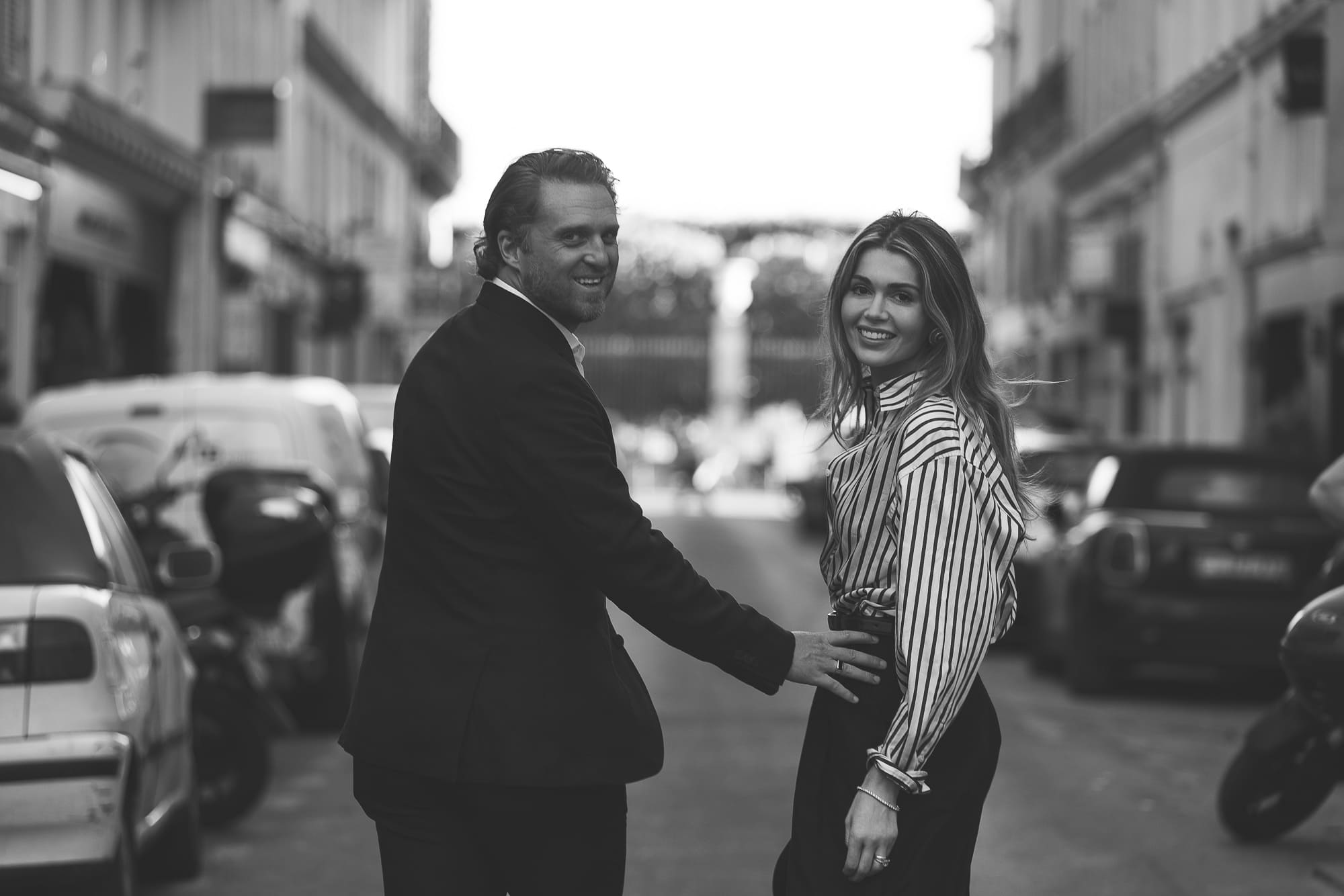 Photographe de shooting à Paris – portrait en tenue sombre