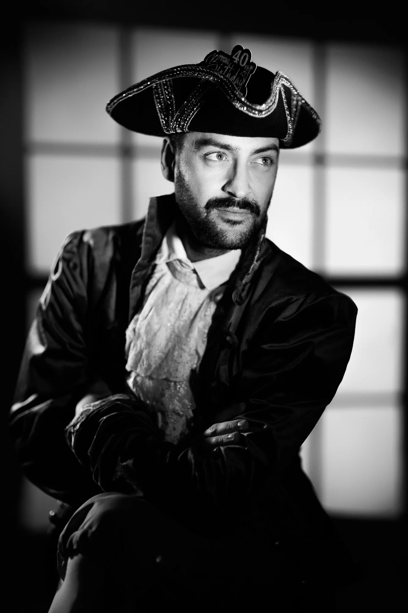 Shooting photo vintage à Paris – portrait en costume
