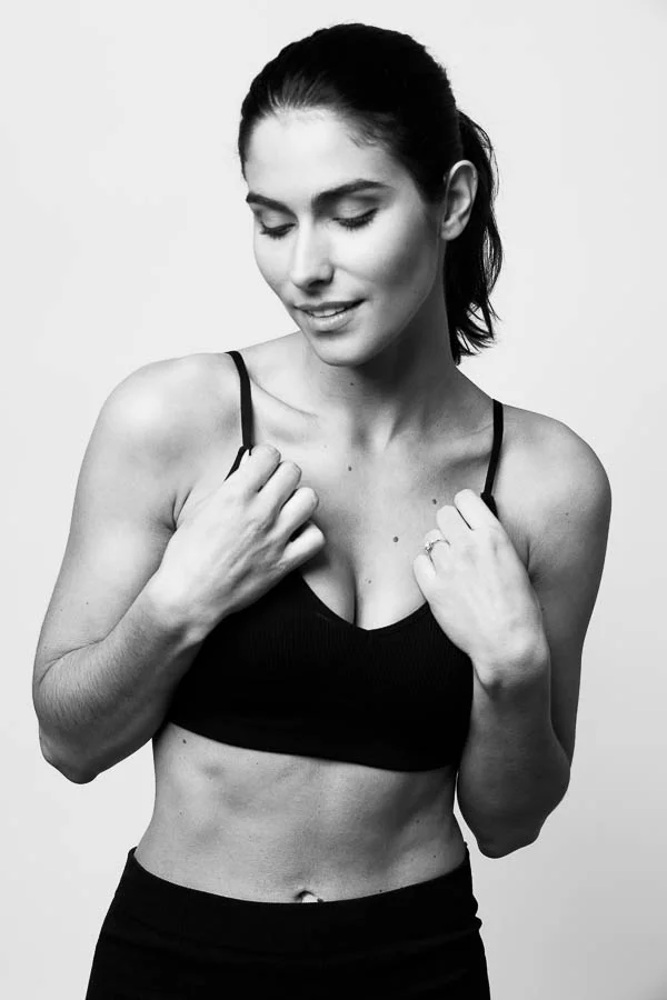 Photographe lookbook studio Paris – portrait noir et blanc