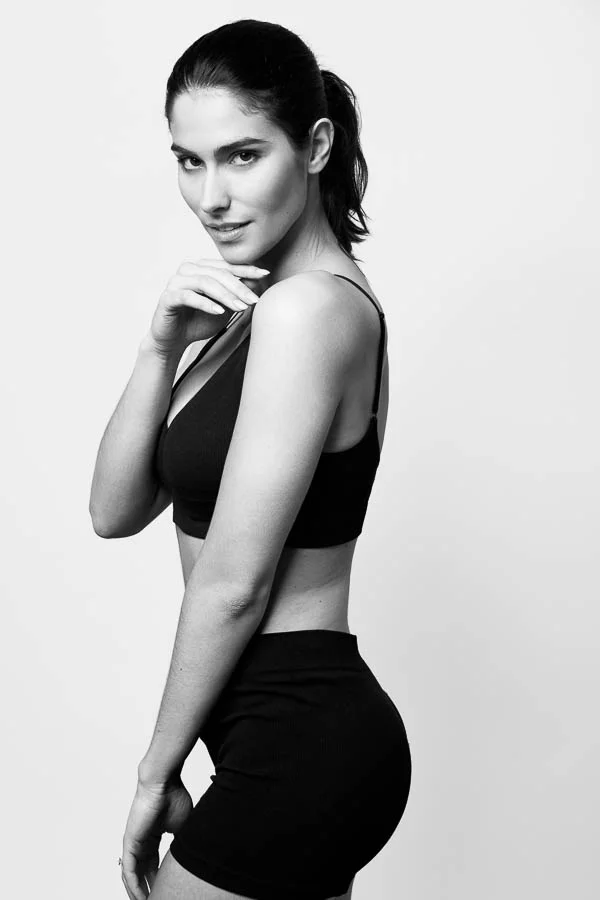 Photographe lookbook studio Paris – portrait noir et blanc