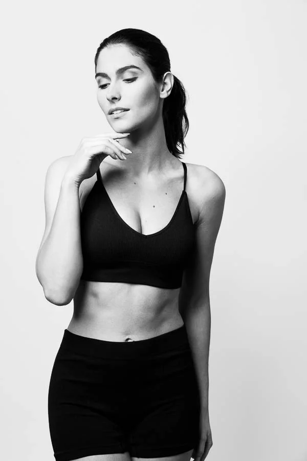 Photographe lookbook studio Paris – portrait noir et blanc