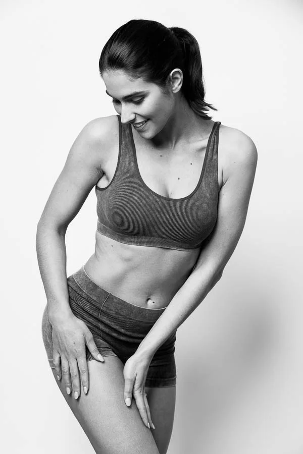 Photographe lookbook studio Paris – portrait noir et blanc