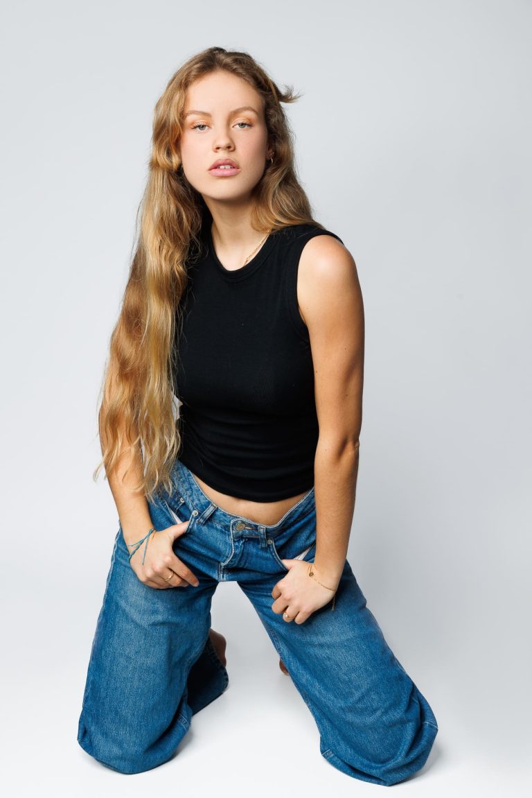 Photographe book agence mannequin – portrait en studio Photographe book agence mannequin – portrait en studio