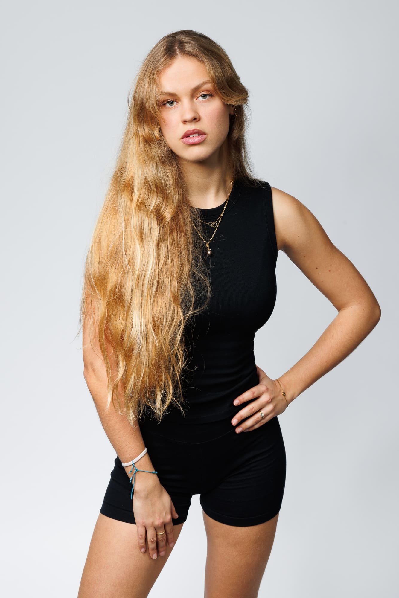 Photographe lookbook studio Paris – portrait en studio