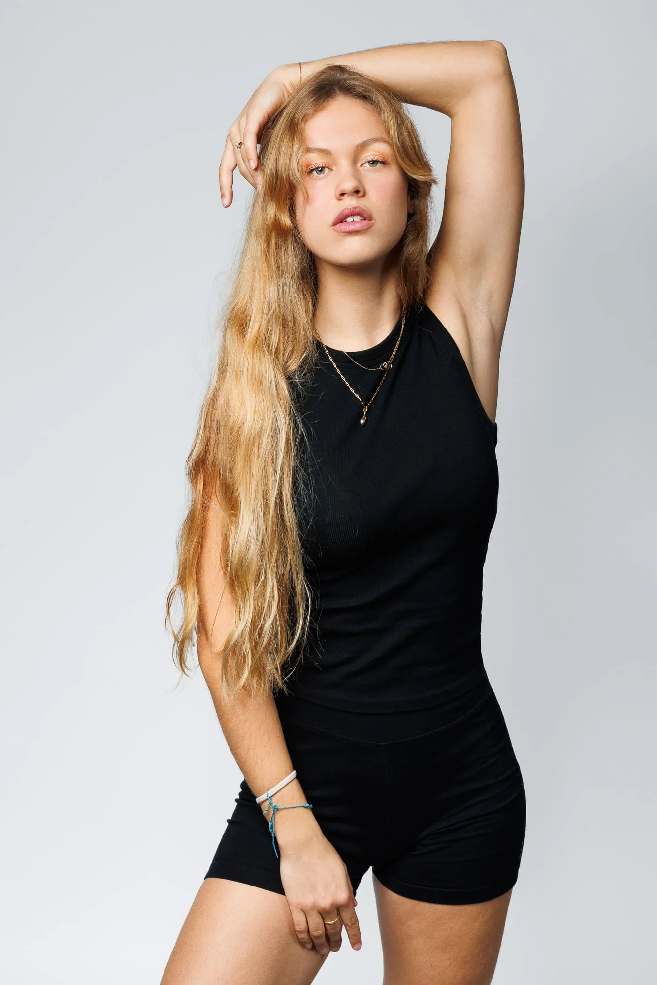 Photographe lookbook studio Paris – portrait en studio