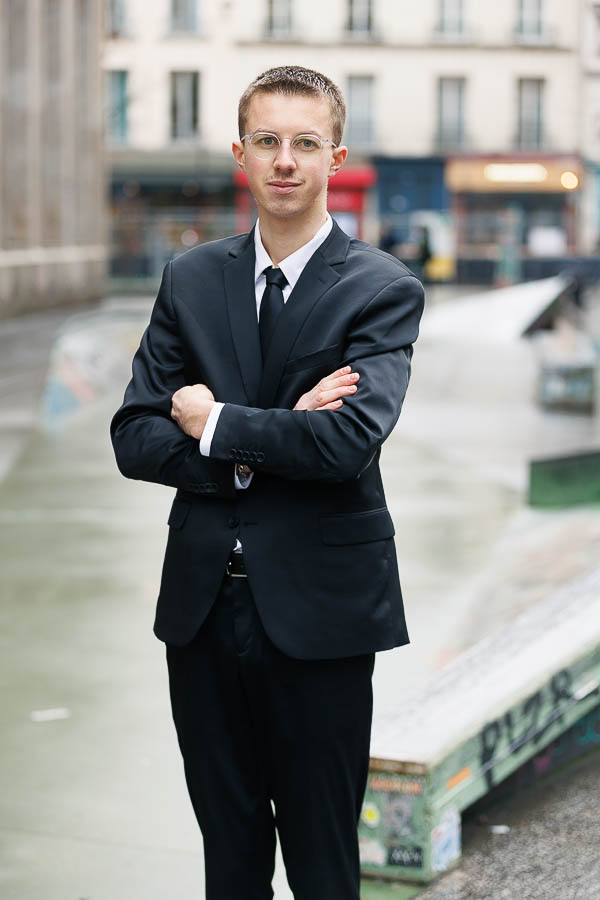 PNC extérieur homme portrait professionnel