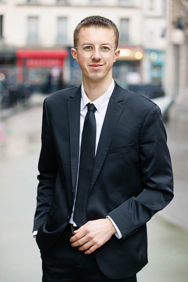 Steward PNC extérieur homme élégant